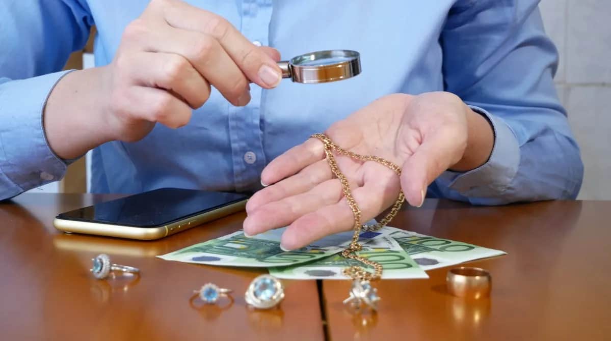 Czy zeby sprzedac cos w lombardzie trzeba miec 18 lat? Oto prawda