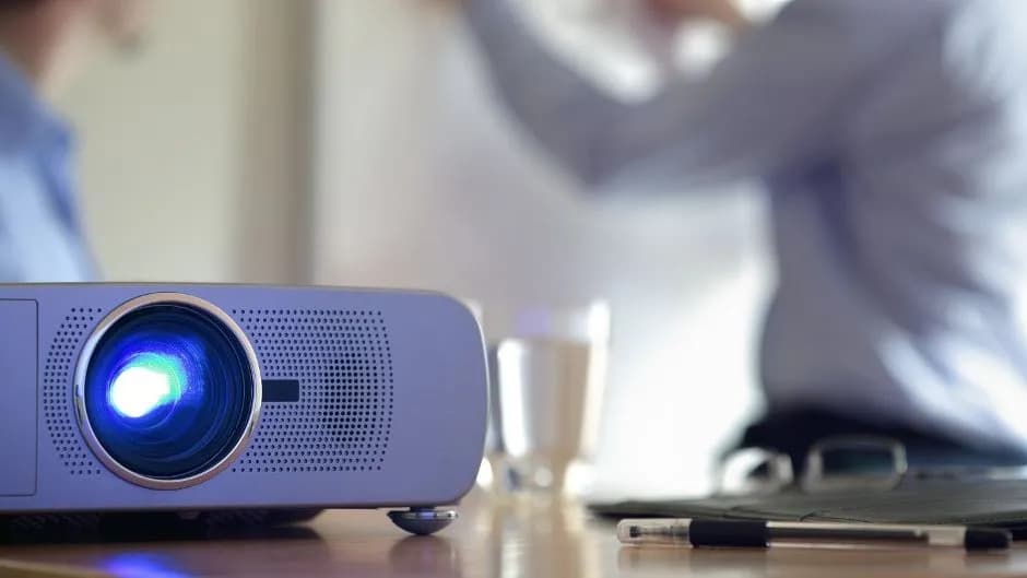 Jak wybrać projektor, aby uniknąć rozczarowania i zyskać jakość obrazu