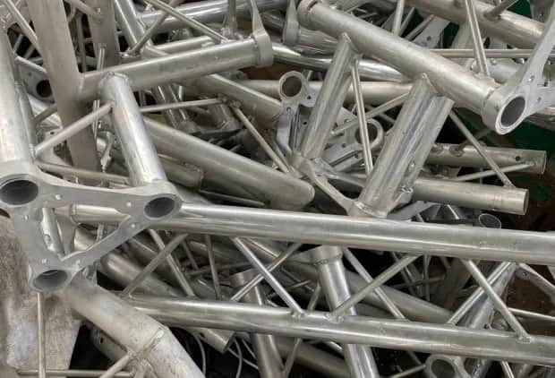 Ile kosztuje aluminium w skupie? Ceny, które mogą Cię zaskoczyć