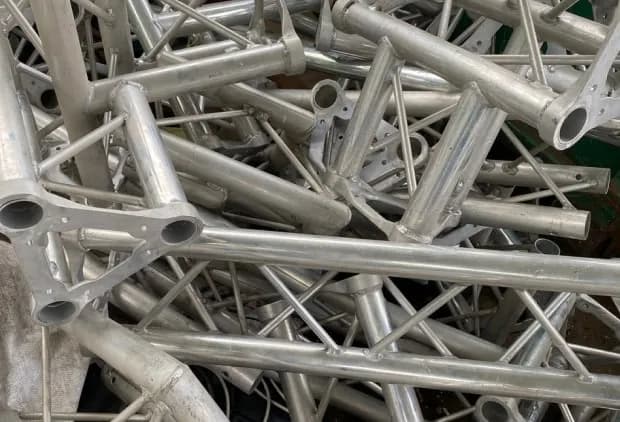 Ile kosztuje aluminium w skupie? Ceny, które mogą Cię zaskoczyć